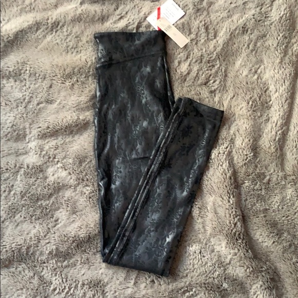 NWT Spanx brocade faux leather leggings - Picture 3 of 4